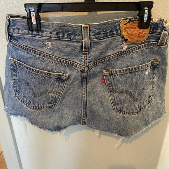 Vntg Levi short - distressed - Picture 3 of 4